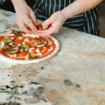 Wie viel Käse pro Pizza? - Käsemenge berechnen und Tipps zum Anrichten
